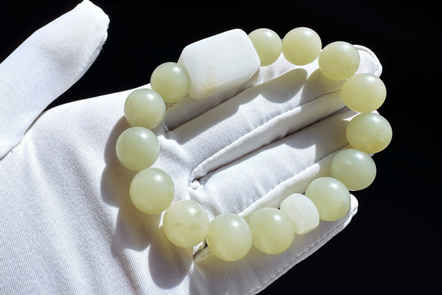 Natural Light Green Nephrite Beaded Bracelet with White Nephrite Cube, Satin Polished Nephrite Bracelet, 天然柔光且末油膏和田玉手串搭配俄白俏糖牌