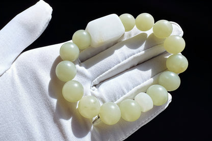 Natural Light Green Nephrite Beaded Bracelet with White Nephrite Cube, Satin Polished Nephrite Bracelet, 天然柔光且末油膏和田玉手串搭配俄白俏糖牌