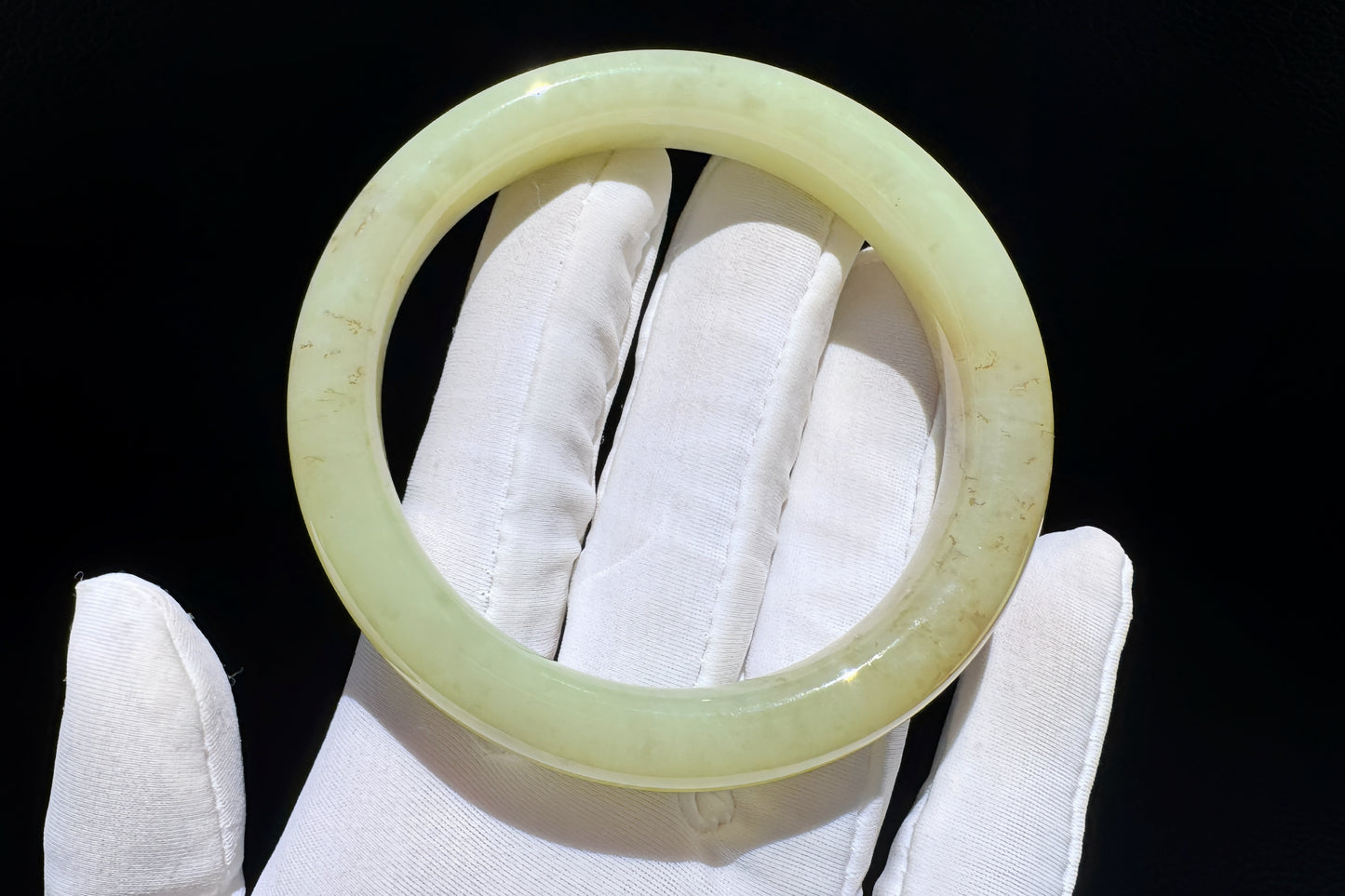 57mm Natural Yellow Hetian Nephrite Jade Bangle, Icy Nephrite Jade Bangle with Brown Sugar Vein lines 天然和田玉黄口带糖化纹圆镯手镯