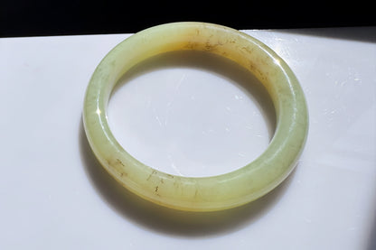 57mm Natural Yellow Hetian Nephrite Jade Bangle, Icy Nephrite Jade Bangle with Brown Sugar Vein lines 天然和田玉黄口带糖化纹圆镯手镯