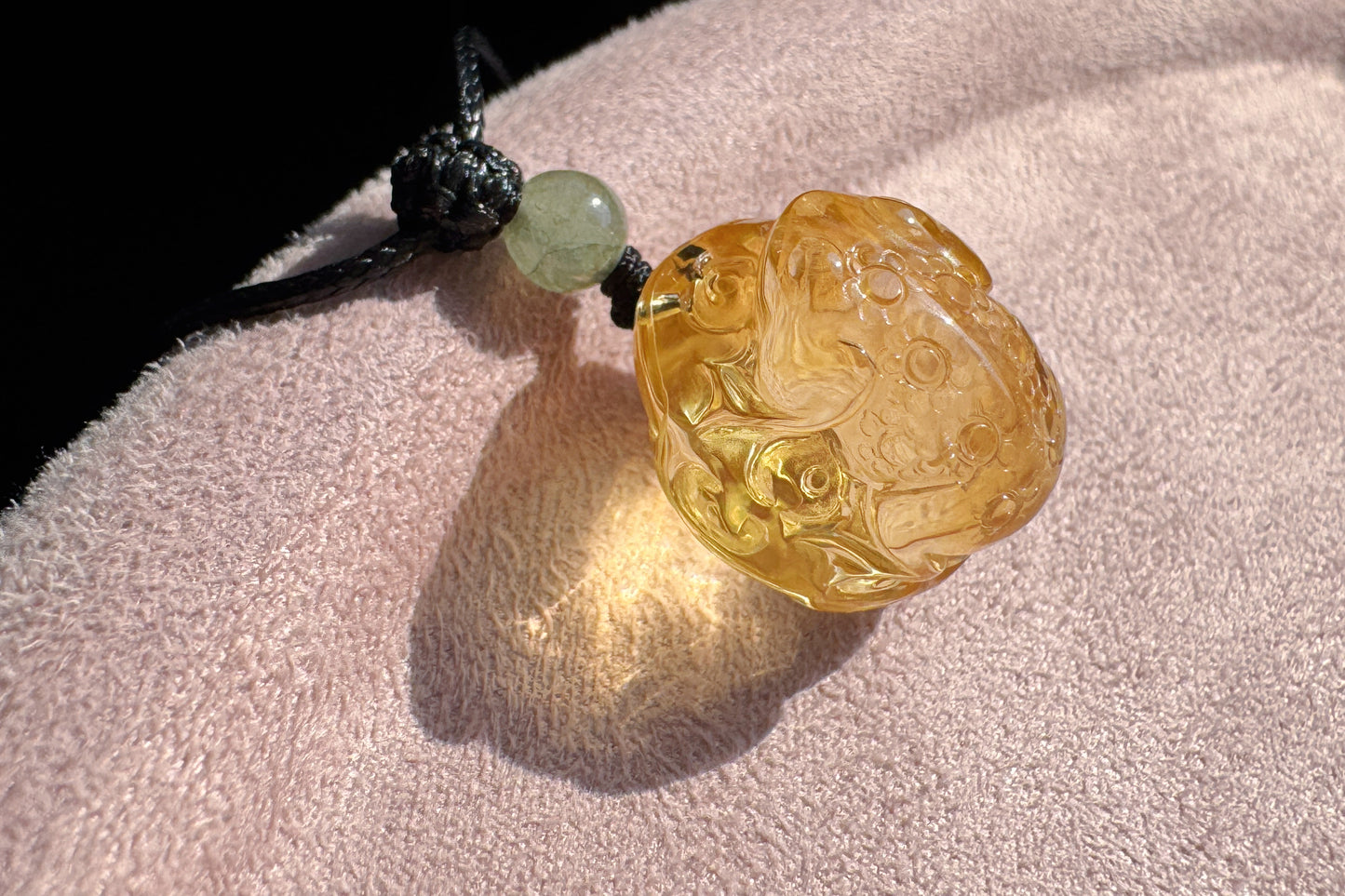 High Grade Natural Brazilian Citrine Hand Carved Frog on Lotus Pod Pendant, Citrine Toad Necklace, Carved Citrine Pendant, 天然精品巴西黄手工精雕呱呱来财吊坠