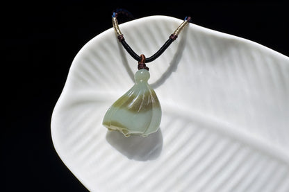 Natural Hetian Nephrite Lotus Pendant in Blue and Brown Sugar Color, Nephrite Jade Carved Lotus Pod Pendant, 天然和田玉蓝带糖色小莲蓬吊坠