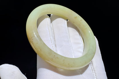 57mm Natural Yellow Hetian Nephrite Jade Bangle, Icy Nephrite Jade Bangle with Brown Sugar Vein lines 天然和田玉黄口带糖化纹圆镯手镯