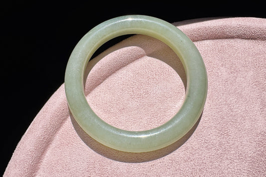 56mm Natural Hetian Nephrite Jade Bangle in Light Green Color, Icy Nephrite Bangle, 天然和田玉青海料晴水色圆镯手镯