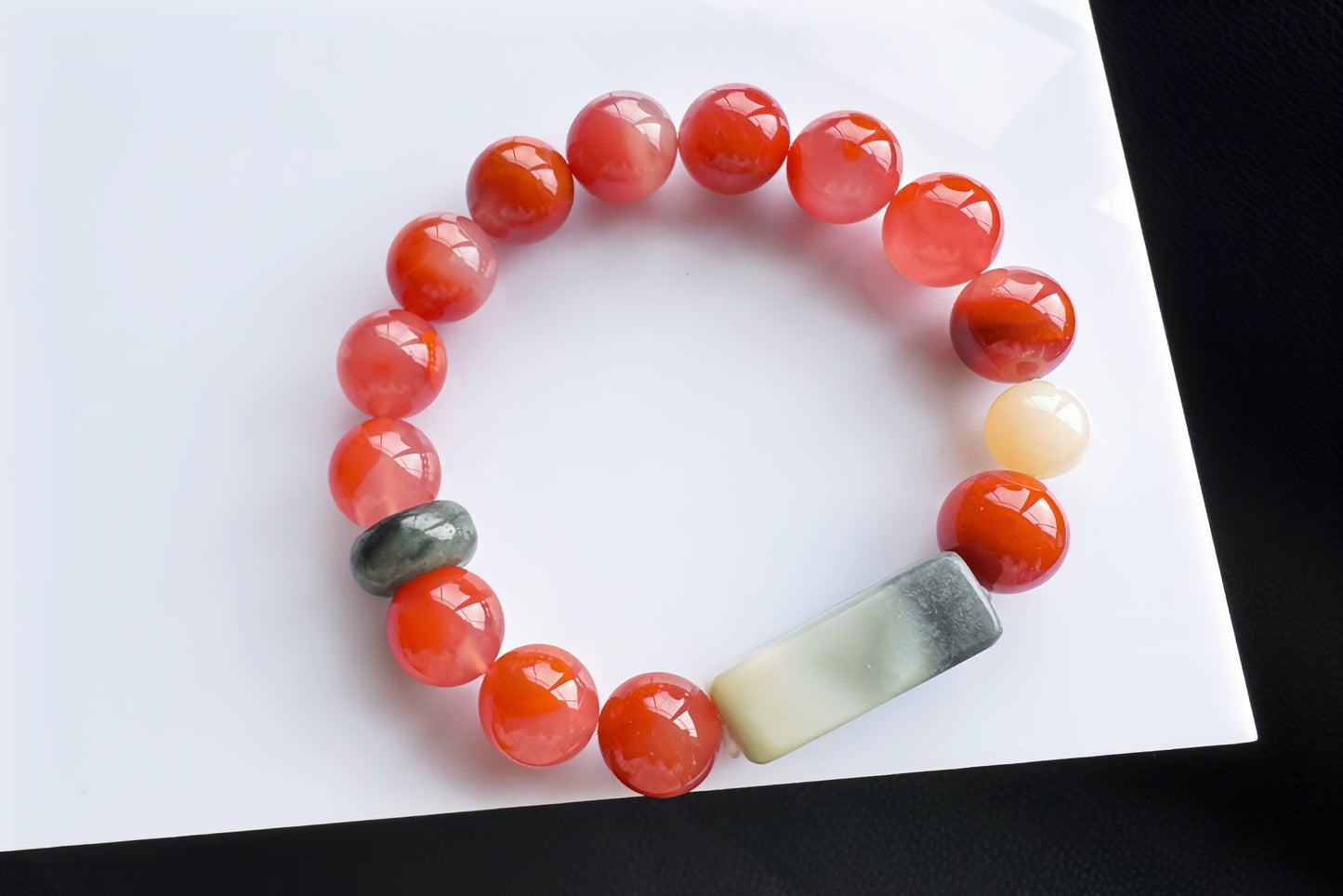 Natural Nanhong Agate Bracelet with Black and White Nephrite Jade, Untreated Nanhong Agate Beads, 天然冰飘火焰南红珠配水墨青花和田玉手串