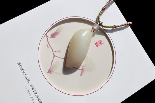 Natural Russian Nephrite Jade Pendant in Light Sugar Color, Oufen Nephrite Pendant Necklace, 天然俄料和田玉糖白玉随形吊坠