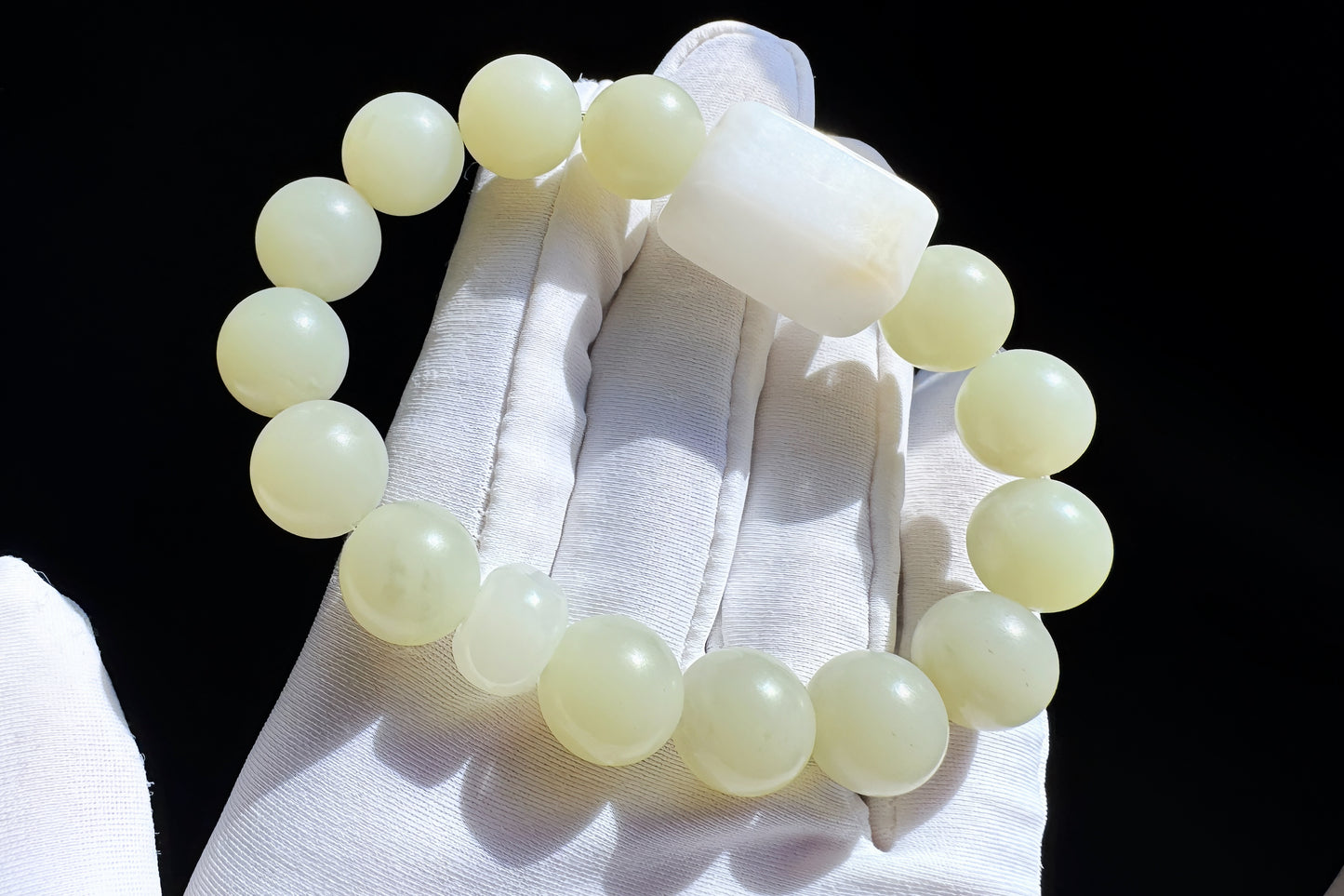 Natural Light Green Nephrite Beaded Bracelet with White Nephrite Cube, Satin Polished Nephrite Bracelet, 天然柔光且末油膏和田玉手串搭配俄白俏糖牌