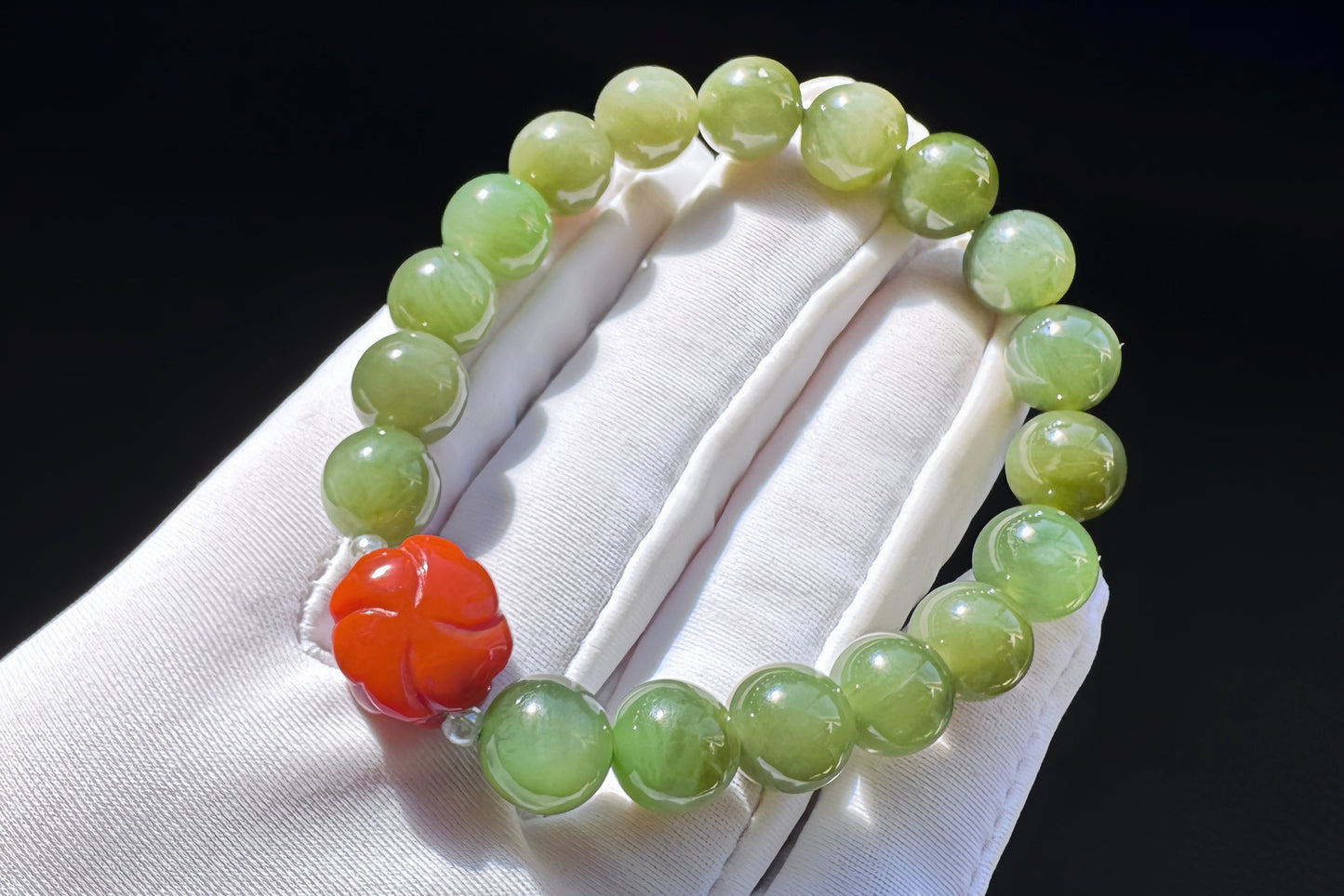 Natural Green Hetian Nephrite Bracelet with Top Grade Nanhong Agate Hand Carved Flower, Nephrite Jade Beads South Red Agate Flower, 天然和田玉手串配南红花花
