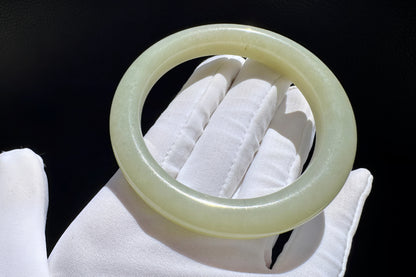 56mm Natural Hetian Nephrite Jade Bangle in Light Green Color, Icy Nephrite Bangle, 天然和田玉青海料晴水色圆镯手镯