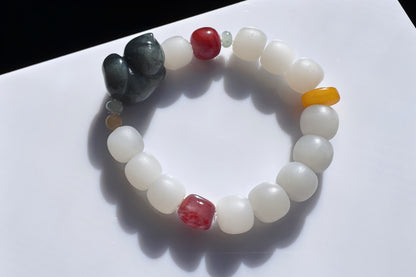 Natural Light Gray Nephrite Jade Bracelet with Black Nephrite Cat, Nanhong agate Bead Jadeite Jade, Nephrite Beads, 天然柔光浅烟灰白老型珠和田玉青花趴猫南红手串