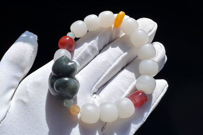 Natural Light Gray Nephrite Jade Bracelet with Black Nephrite Cat, Nanhong agate Bead Jadeite Jade, Nephrite Beads, 天然柔光浅烟灰白老型珠和田玉青花趴猫南红手串