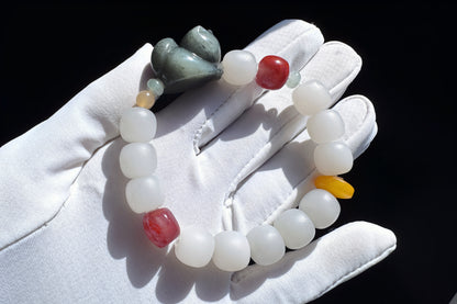Natural Light Gray Nephrite Jade Bracelet with Black Nephrite Cat, Nanhong agate Bead Jadeite Jade, Nephrite Beads, 天然柔光浅烟灰白老型珠和田玉青花趴猫南红手串